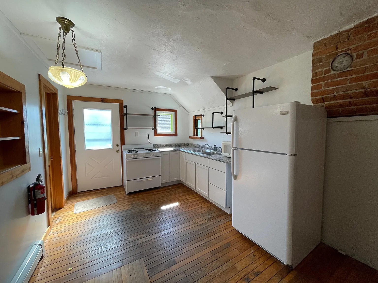 2 bed, $900 — Photo 1