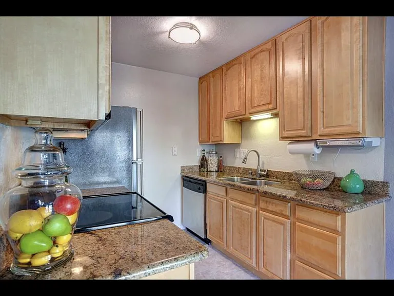 185 Sierra Dr #216 — Photo 15