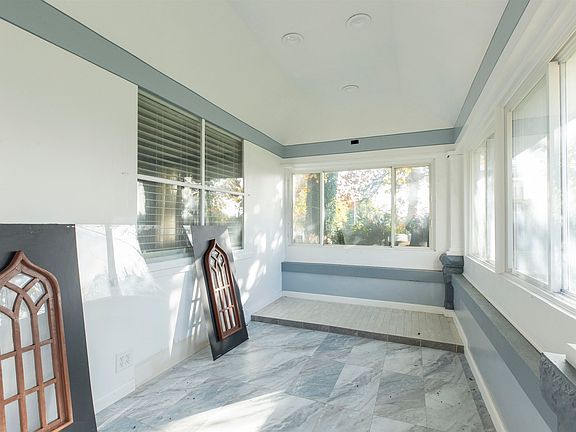 2nd image of 3527 Lincoln Way W