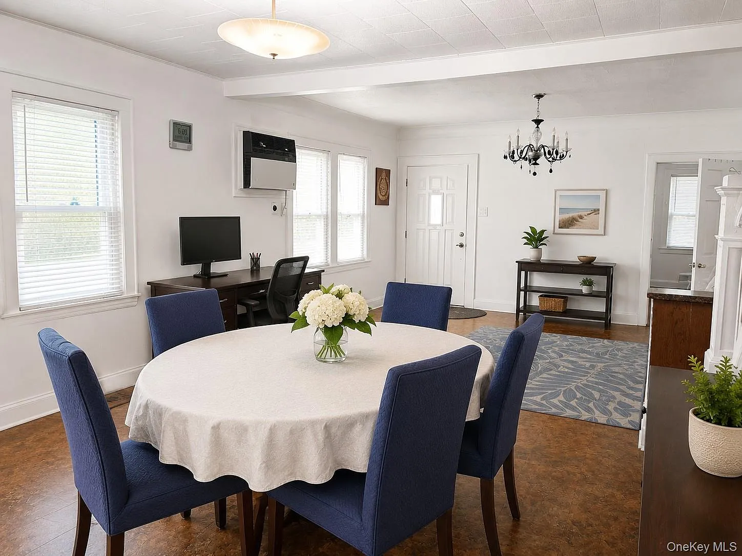 3 bed, 2.5 bath, 1303 sqft, $3,900 — Photo 3