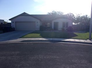 2112 N Chateau Way, Hanford, CA 93230