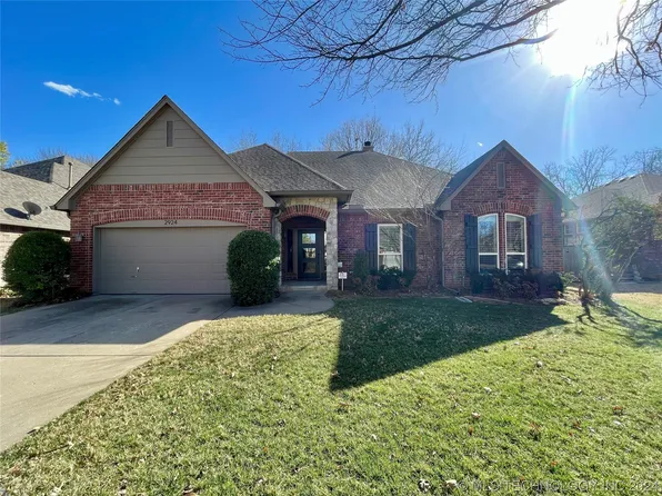 2924 E 103rd St, Tulsa, OK 74137