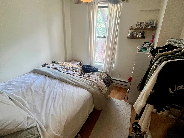 536 E 6th St #5 — Photo 5