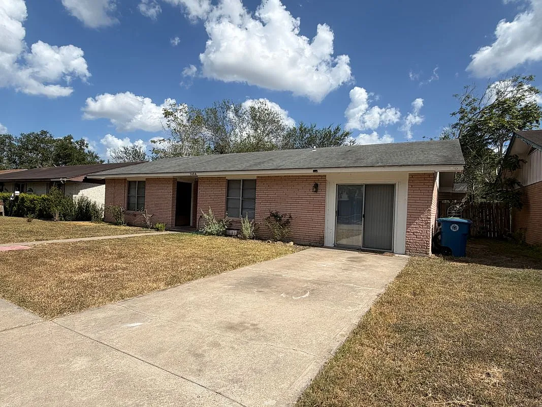 4 bed, 1.0 bath, 1403 sqft, $1,400 — Photo 3