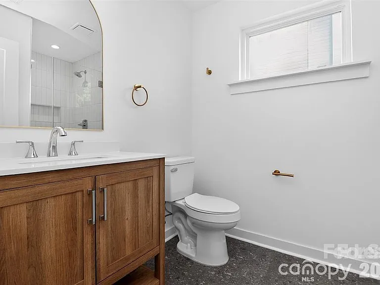 2714 Baltimore Ave — Photo 8