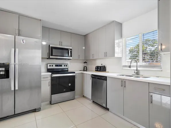 2410 Mayo St, Hollywood, FL 33020
