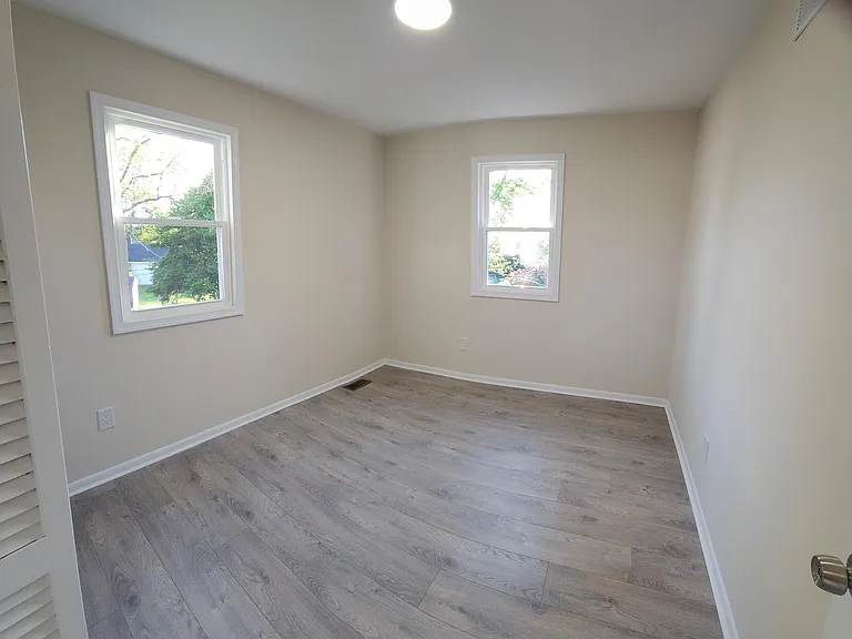 20 Oak Ave — Photo 17