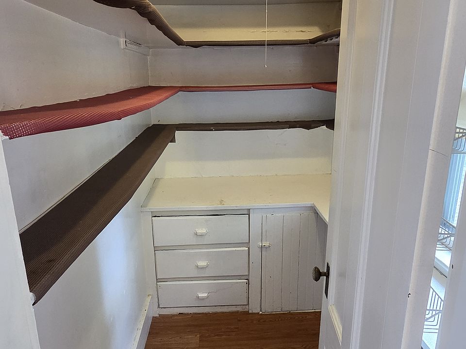 Walk-in Pantry