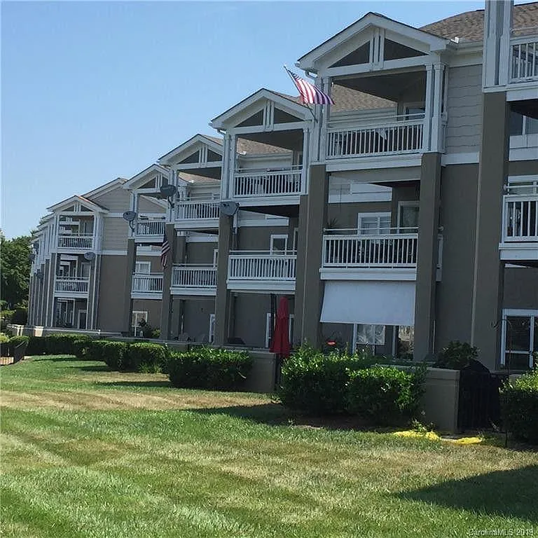 3 bed, 1390 sqft, $2,750 — Photo 2
