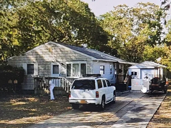 87 Gates Avenue, Central Islip, NY 11722