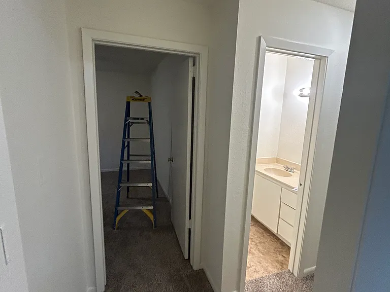 ENTRY TO BATHROOM