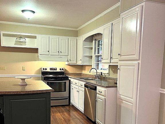 3rd image of 205 Hillview Dr
