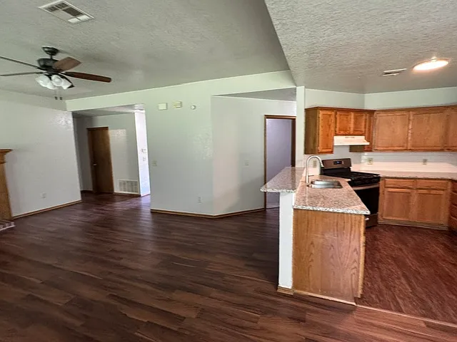 204 S Chanda Ln — Photo 8