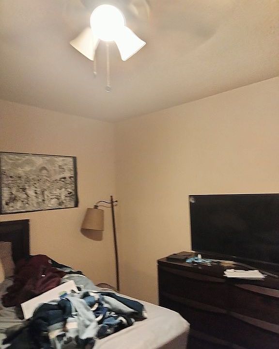 1st bedroom 