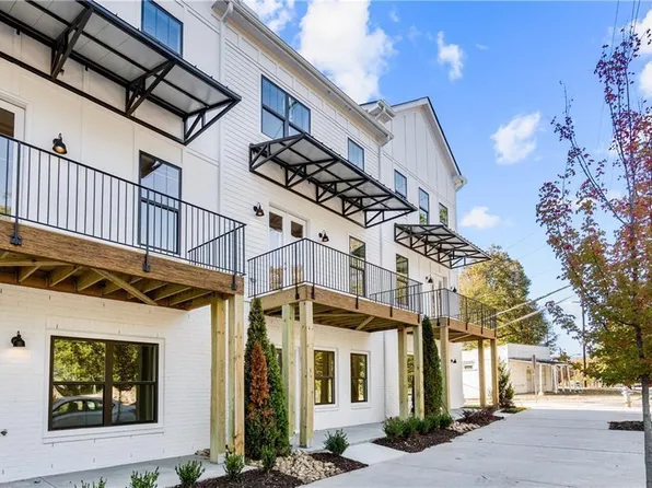 2497 Sycamore Rd NW #2, Atlanta, GA 30318