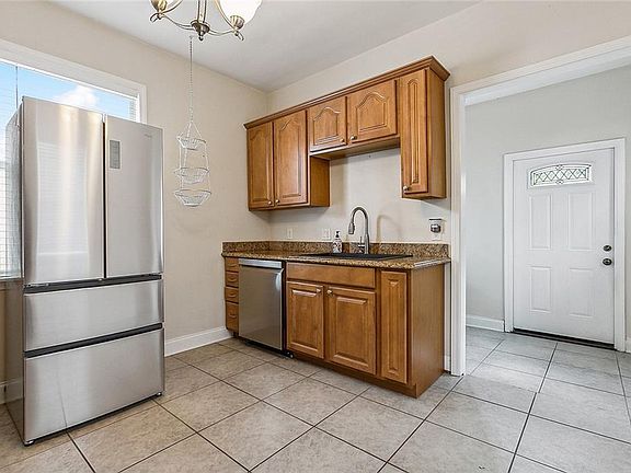 4th image of 5485 Hawthorne Pl