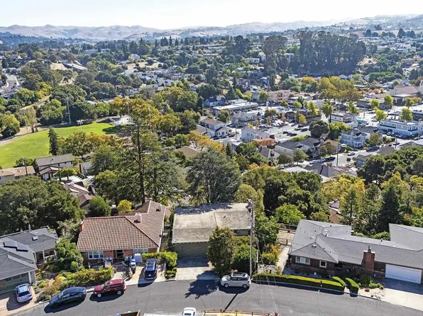 557 Summit Dr, Pinole, CA 94564