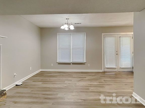 3rd image of 39 Pine Grove Cir