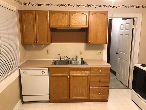 5th image of 2212 Woodward Ave