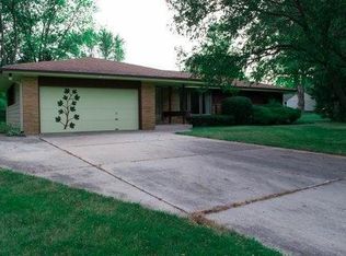 W154N8009 Elm Ln, Menomonee Falls, WI 53051