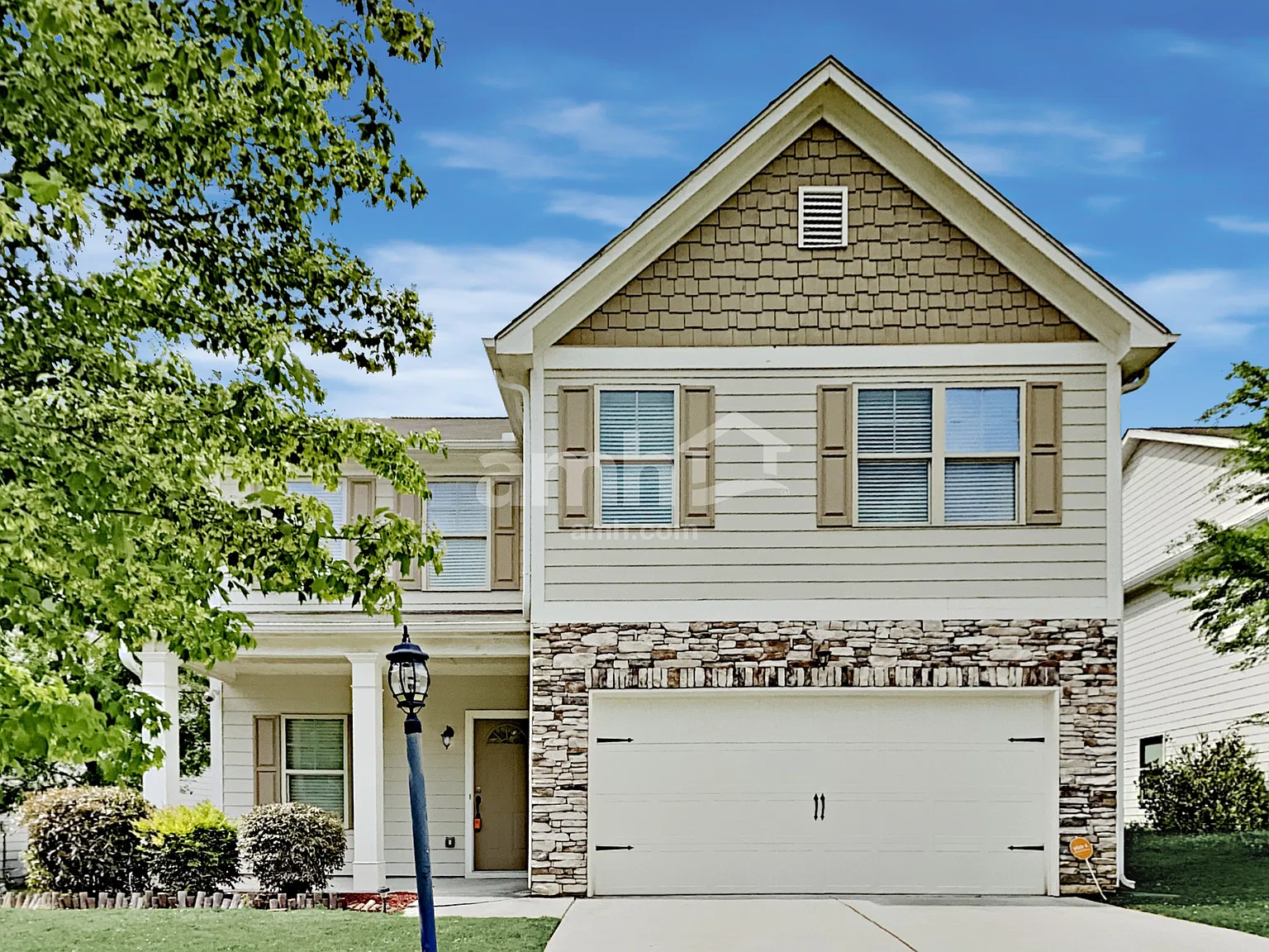 4 bed, 2.5 bath, 2486 sqft, $2,680 — Photo 1