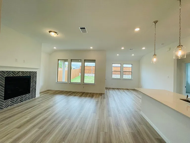 1836 Lockhart Dr — Photo 5