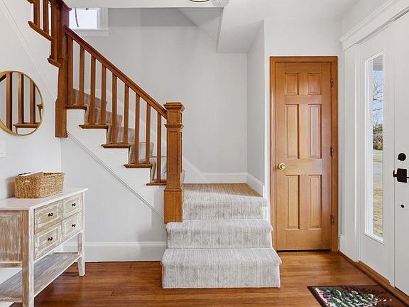 4th image of 22 Brookhouse Dr