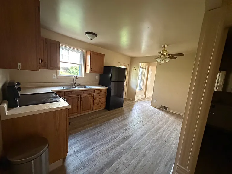 Kitchen 15' 3" x 10' 4"