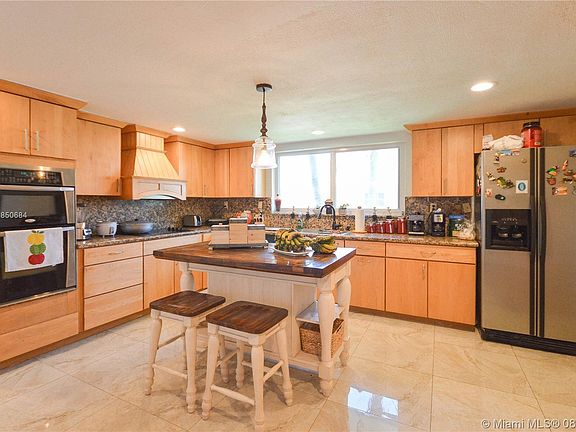5th image of 11330 NW 23rd St
