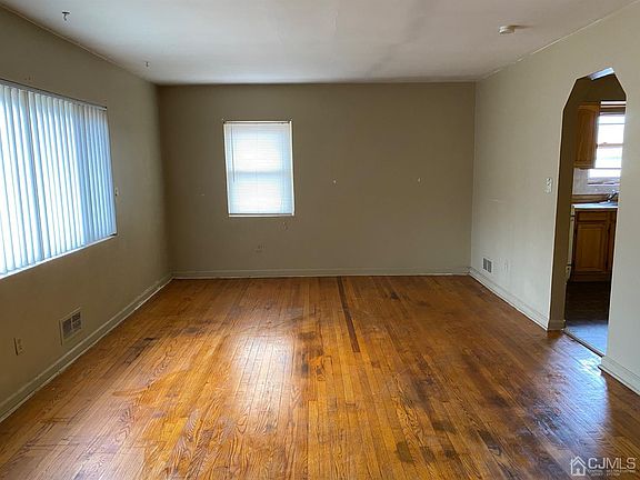 5th image of 866 Nassau St
