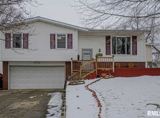 5732 N Rosemead Dr, Peoria, IL 61614
