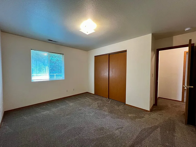 1309 S 75th Ave — Photo 13
