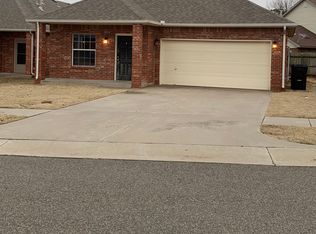 1232 Blue Ridge Ln, Moore, OK 73160