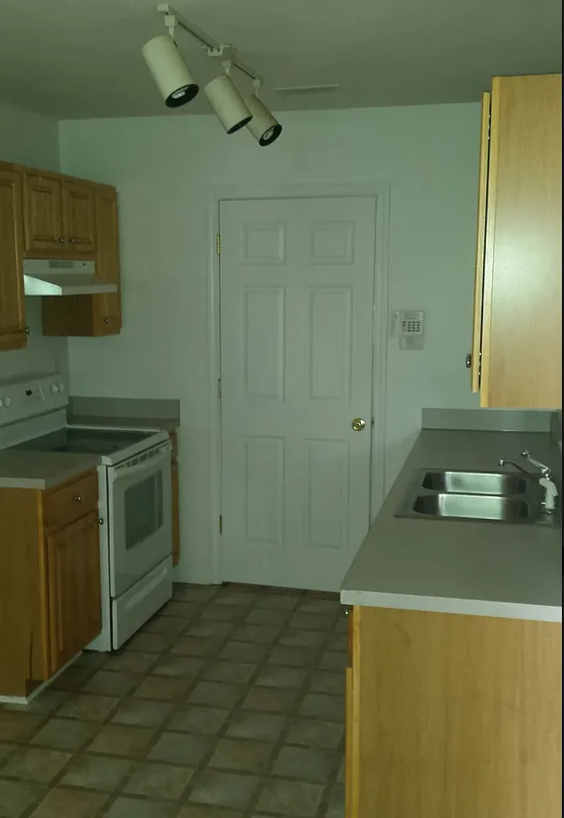2 bed, 748 sqft, $1,050 — Photo 4