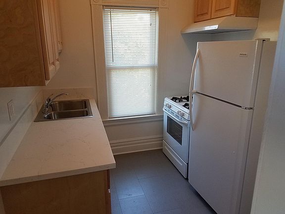 4th image of 448 3/4 N Lake St