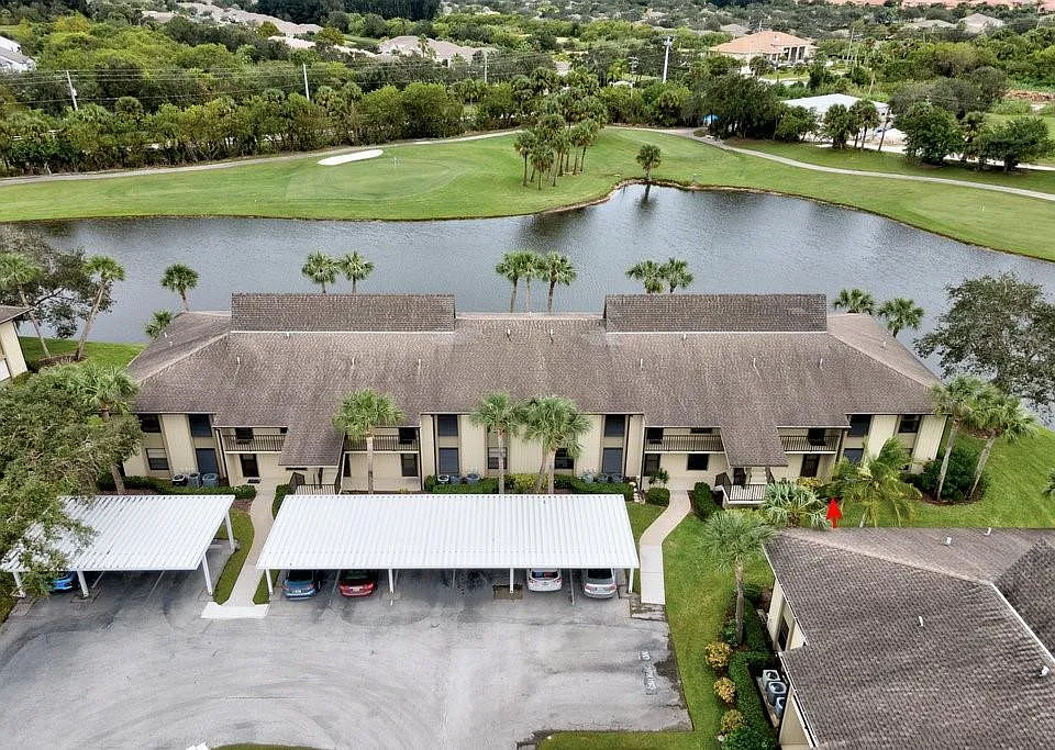 22 Plantation Dr #106
