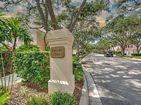 12 Oakland Ct, Tequesta, FL 33469