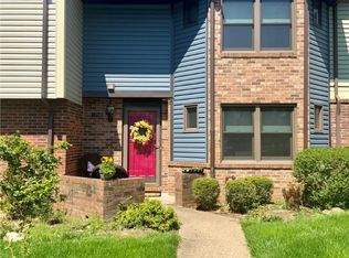 1256 Queens Dr, Coraopolis, PA 15108