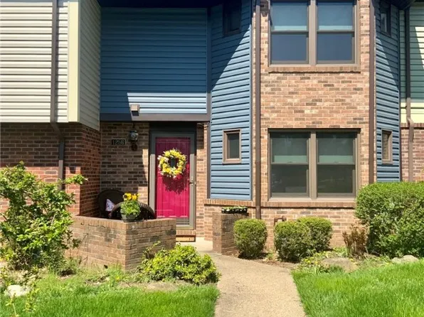 1256 Queens Dr, Coraopolis, PA 15108