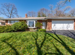 2100 Woodlane Dr, Lindenhurst, IL