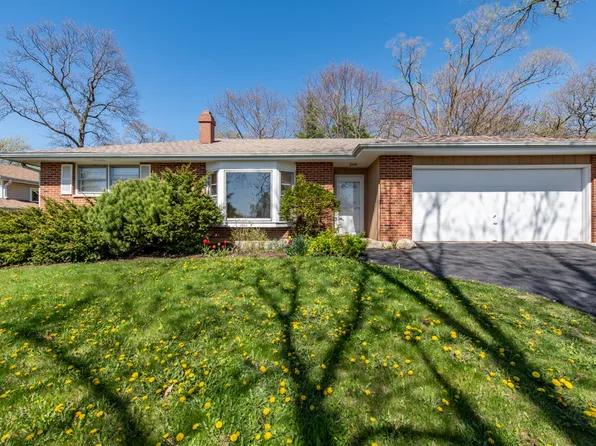 2100 Woodlane Dr, Lindenhurst, IL 60046