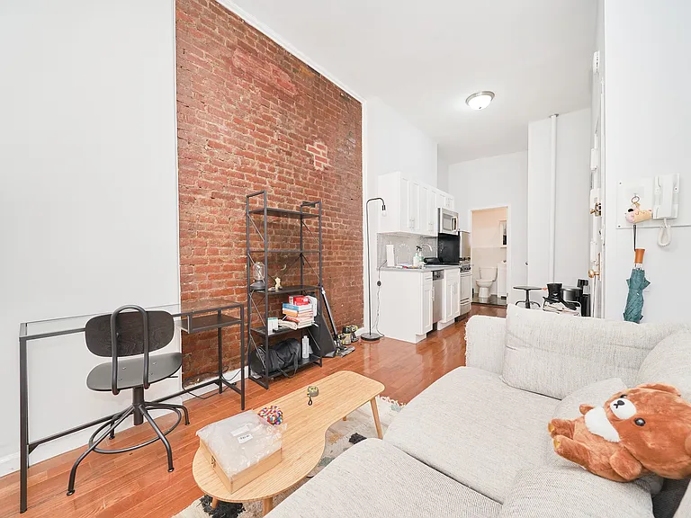 331 W 43rd St #1B — Photo 2