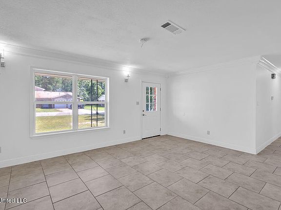 2nd image of 1732 Thomas Jefferson Dr
