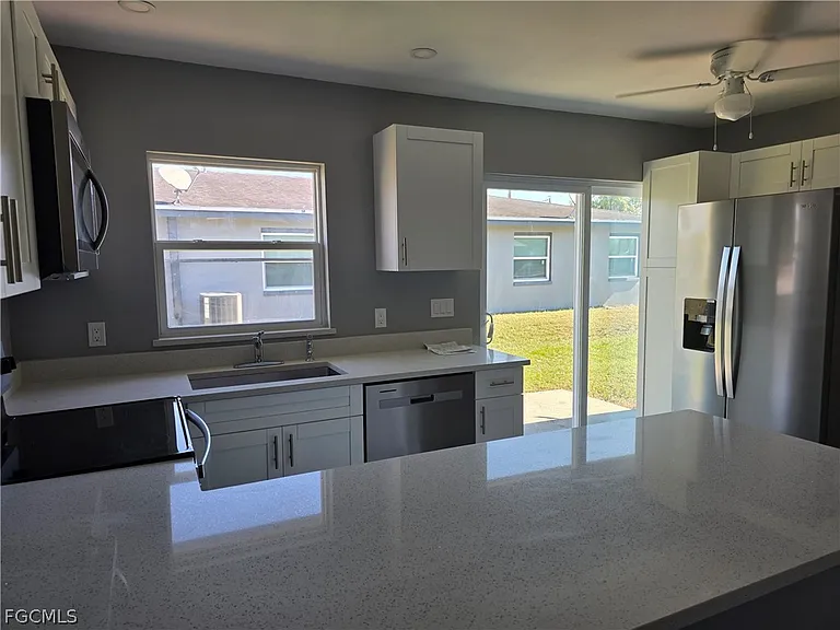 11451 Char Ann Dr — Photo 4