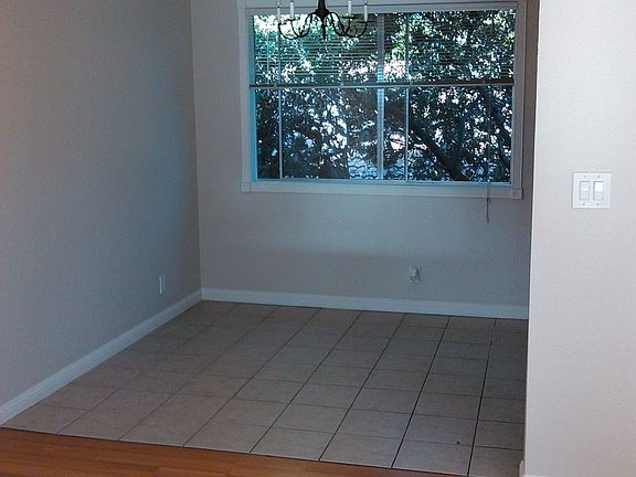 5th image of 135 Rose Ct #6