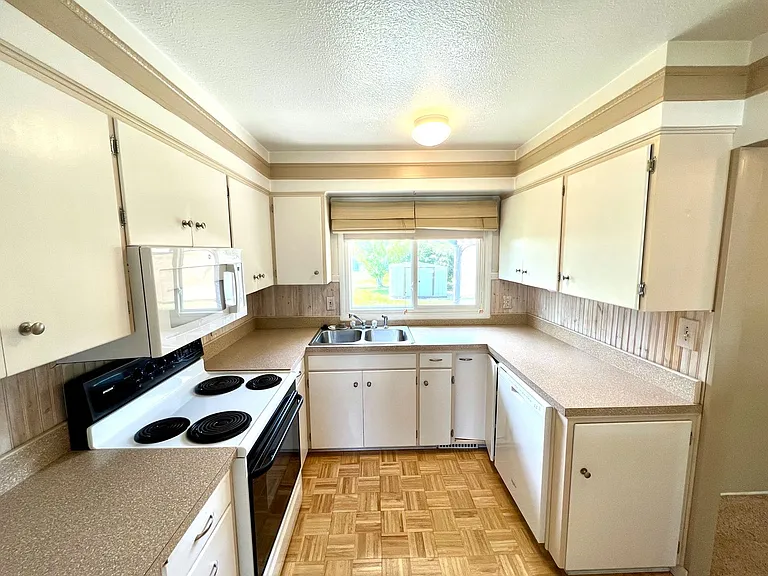 136 Fairway Dr — Photo 5