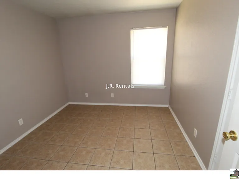 304 Jeff Gordon Dr #A — Photo 12
