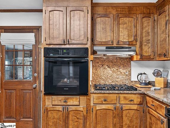 5th image of 219 Oakwood Ct