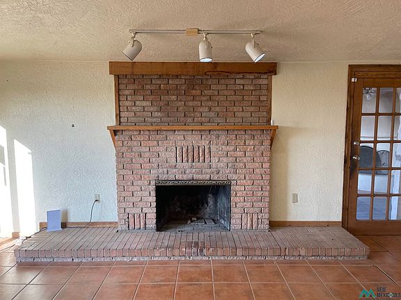 5th image of 225 W Derrick Rd