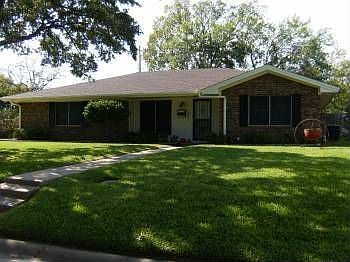 2nd image of 1300 Garden Ln